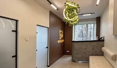 Холл клиники